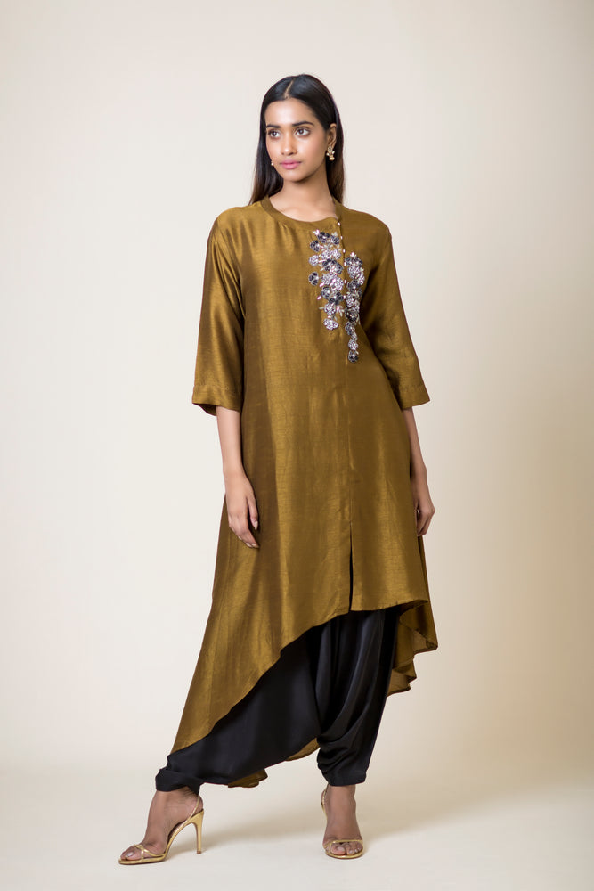 Embroidered Asymmetric Kurta